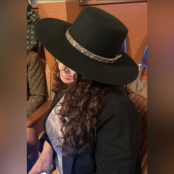 Meet your Posher :-) - Picture 3 of 17